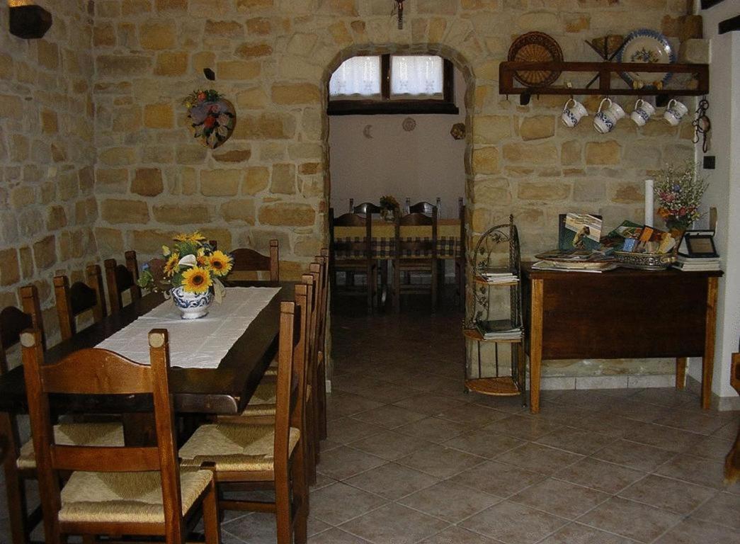 Azienda Agrituristica Colle San Giorgio 카스티글리오네 메세르 라이몬도 외부 사진